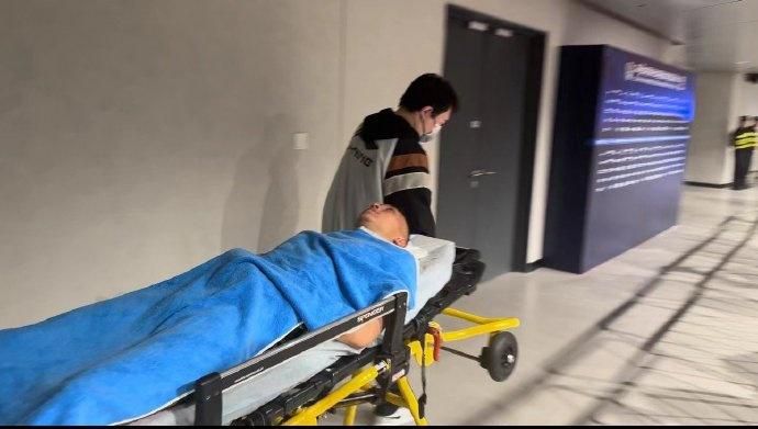 他的巨大挺进初经人事的紧致